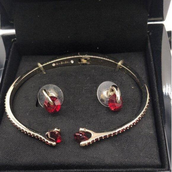 Givenchy jewelry set – bracelet & earrings – NIB Gift Ready Condition - Picture 7 of 8